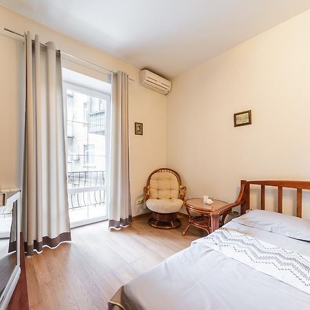 1-Room Apartments Kiev City Center Екстер'єр фото