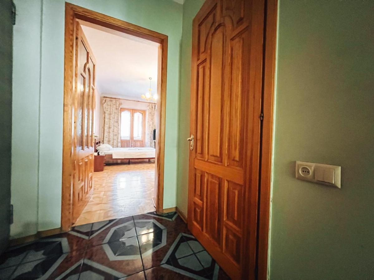 1-Room Apartments Kiev City Center Екстер'єр фото
